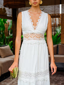 Vestido Longo com Decote em V e Acabamento em Renda